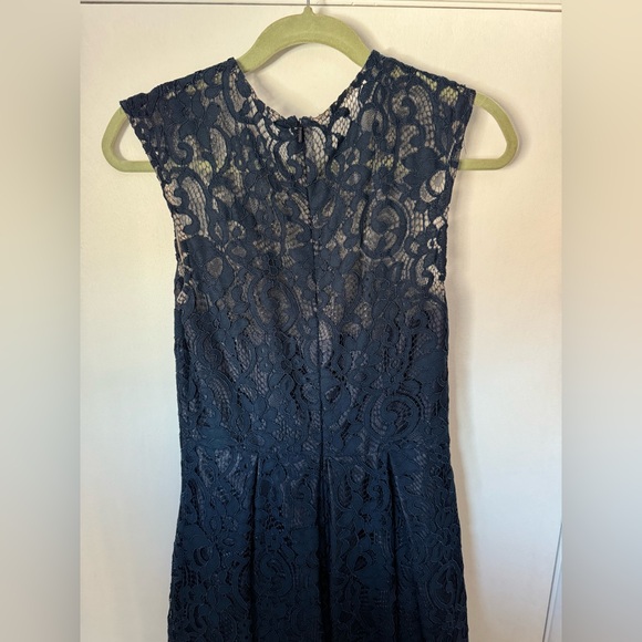 Carmen Marc Valvo Infusion Lace Dress - Picture 5 of 8